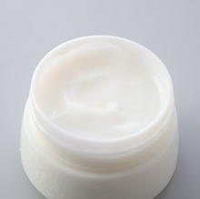 Load image into Gallery viewer, Quanis Milk Gel  Bright Serum - 60 g (Japan)